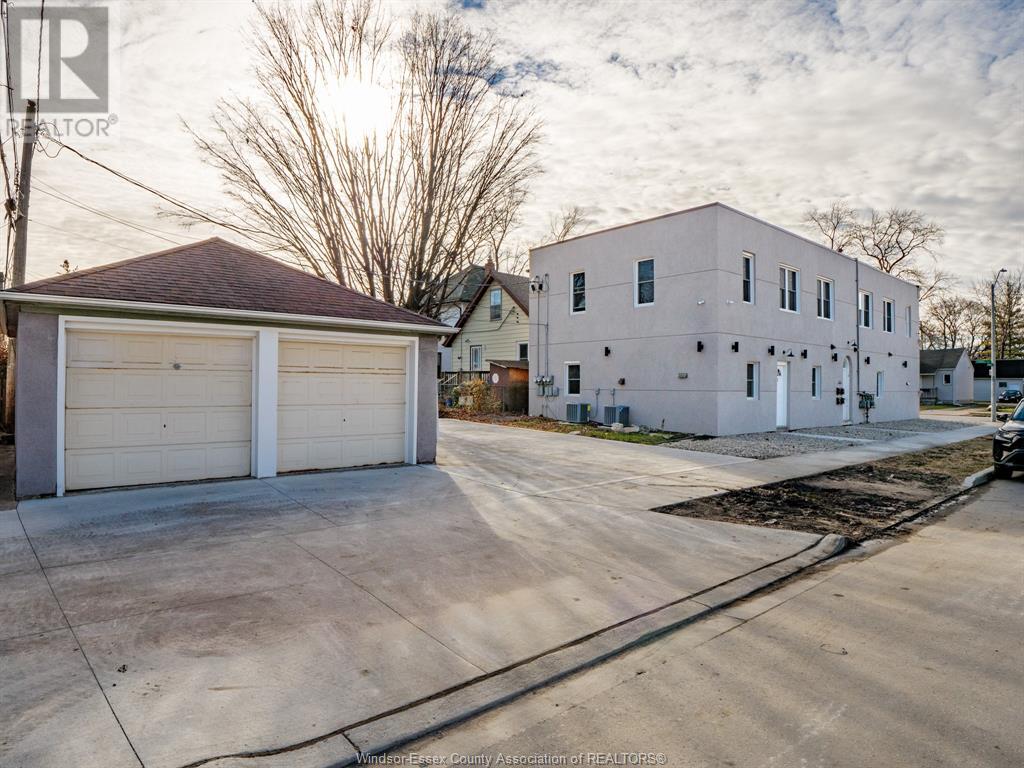 Photo 6 of 1010 Campbell, Windsor ON