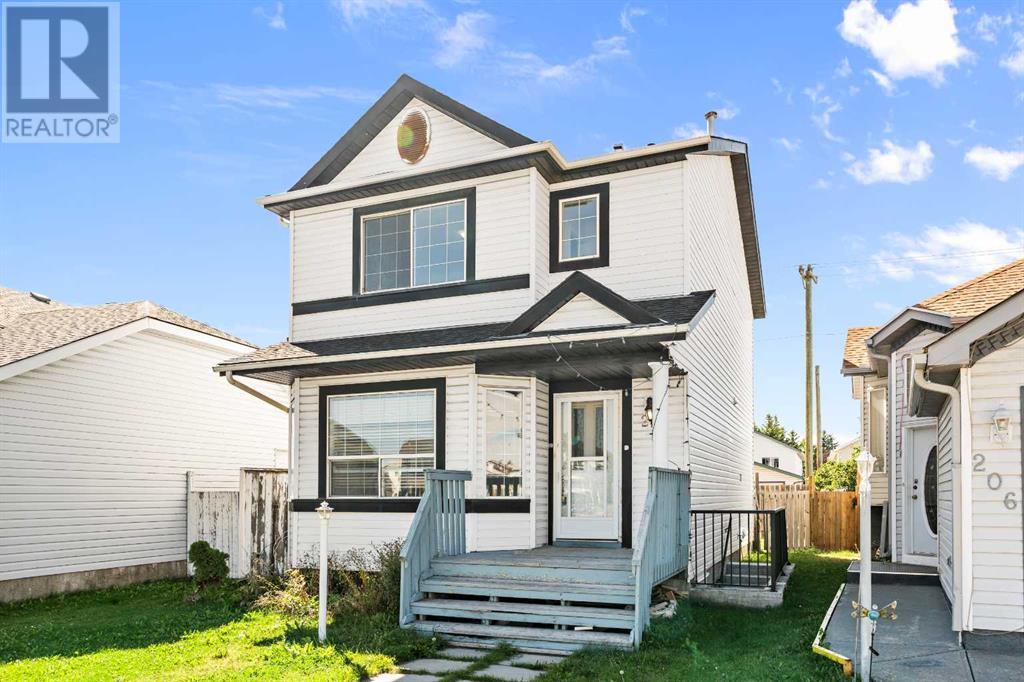 Single Family House for Sale in  Saratoga Close NE Monterey Park Calgary 