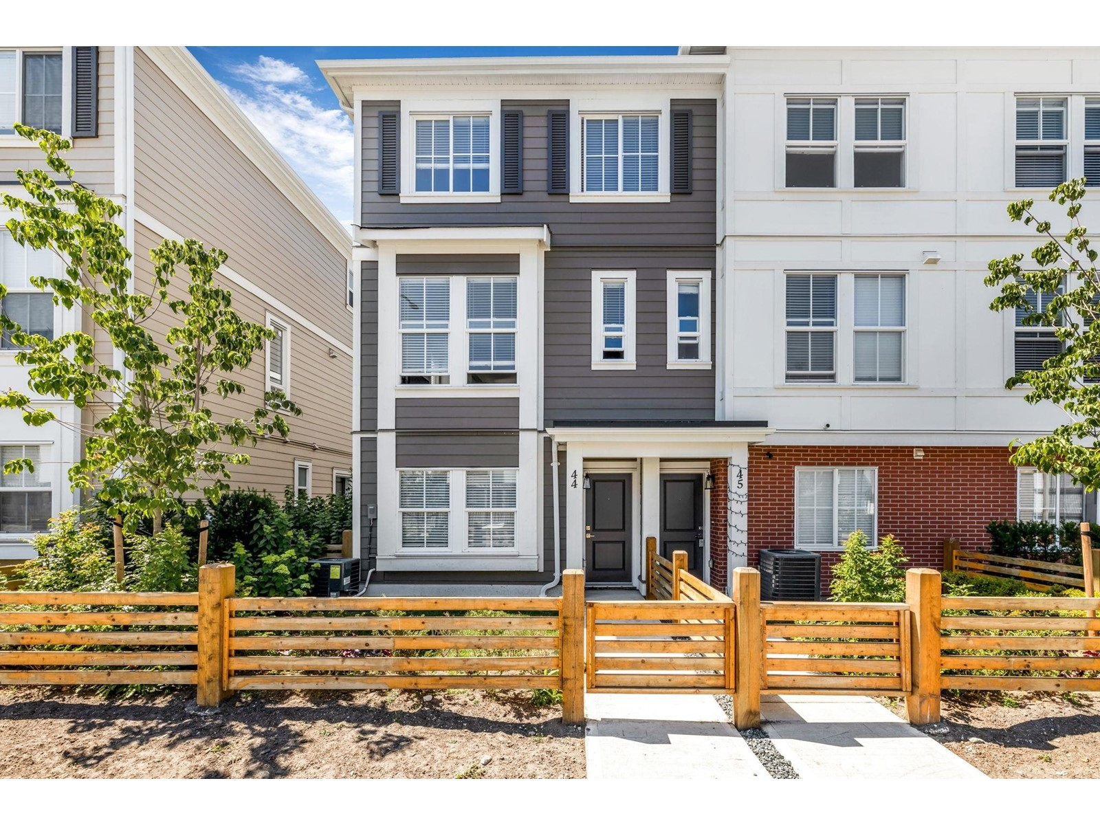 44 20680 76B AVENUE, Langley real estate listing R2935402