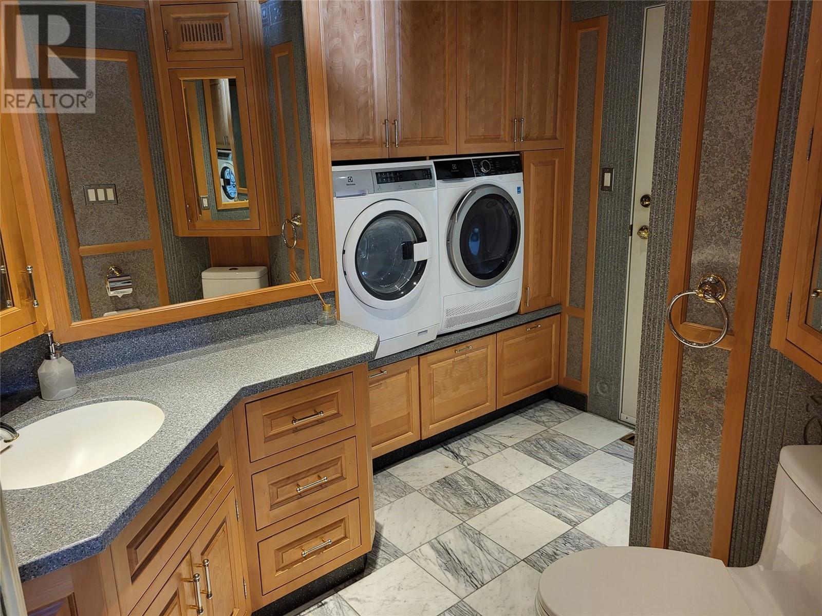 327 Carmel Crescent - 32