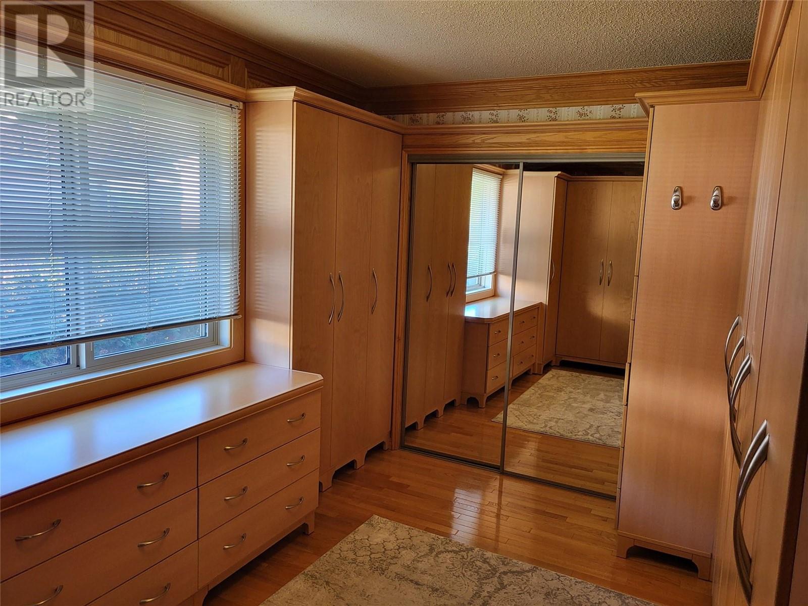 327 Carmel Crescent - 48