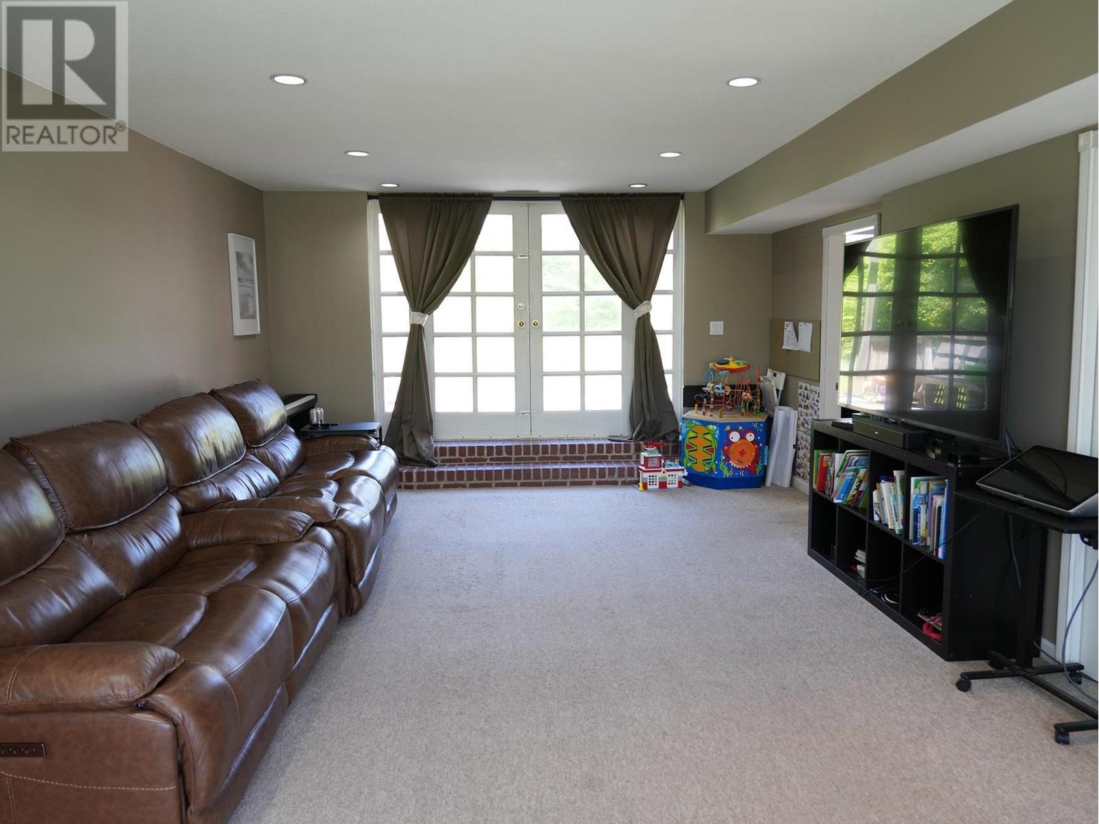 Photo 9 of 9580 Pinewell Crescent, Richmond BC