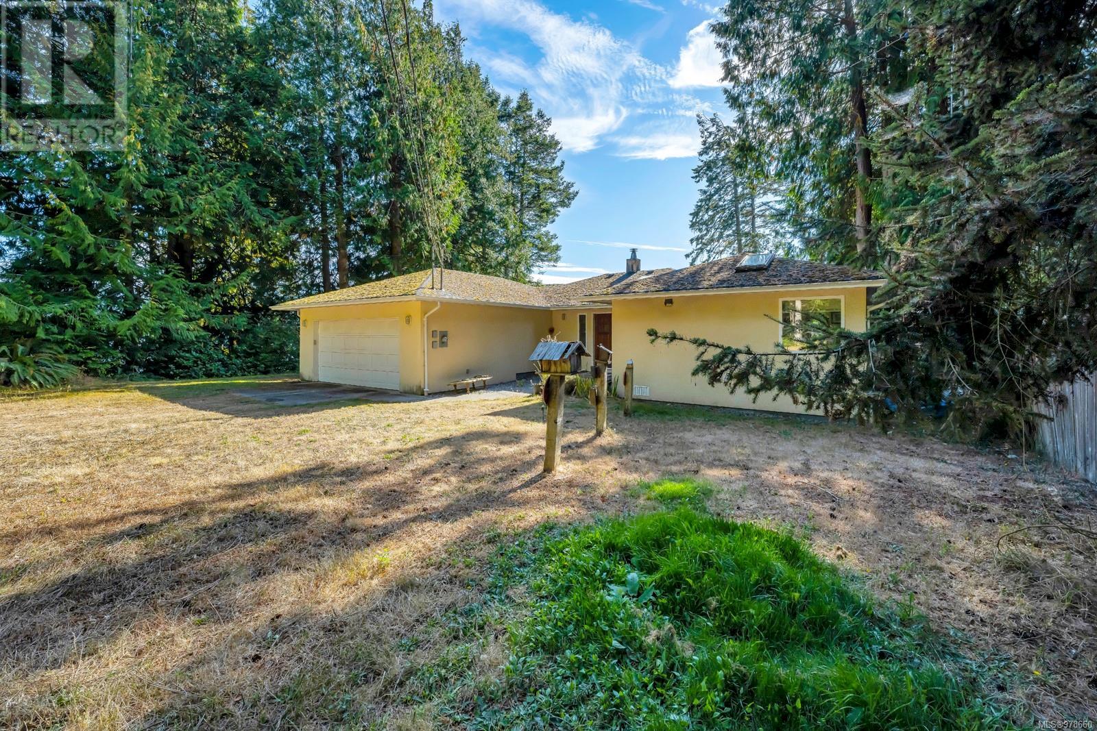 Photo 10 of 2465 Blackfish Rd, Sooke BC