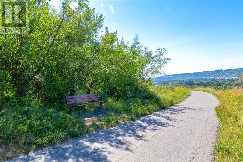 Single Family House Bi-level for Sale in  Silver Brook Way NW Silver Springs Calgary 