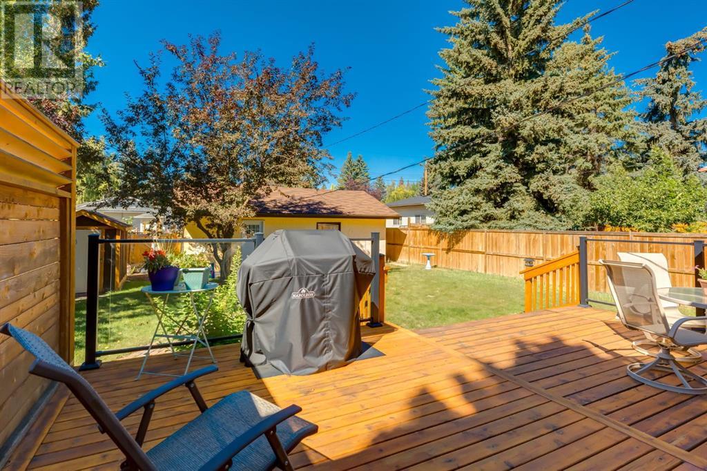 Single Family House Bi-level for Sale in  Silver Brook Way NW Silver Springs Calgary 