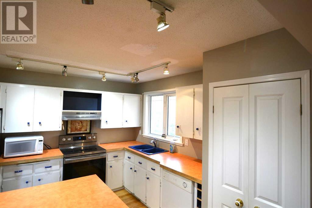 Single Family House 4 Level for Sale in  Silver Ridge Rise NW Silver Springs Calgary 