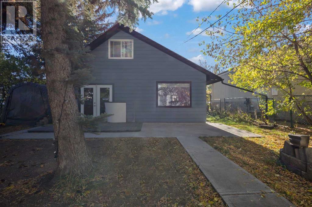 Single Family House for Sale in  Bowwood Drive NW Bowness Calgary 