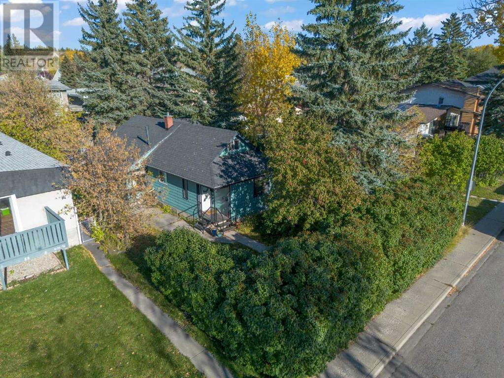 Single Family House for Sale in  Bowwood Drive NW Bowness Calgary 