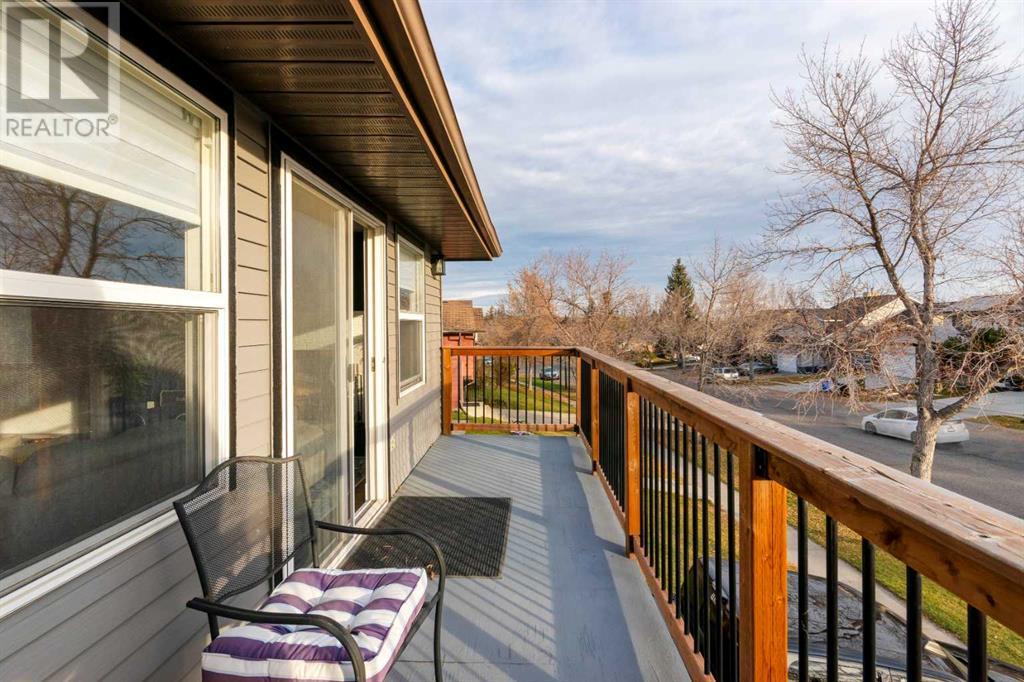 Single Family House Bi-level for Sale in  Berkshire Road NW Beddington Heights Calgary 