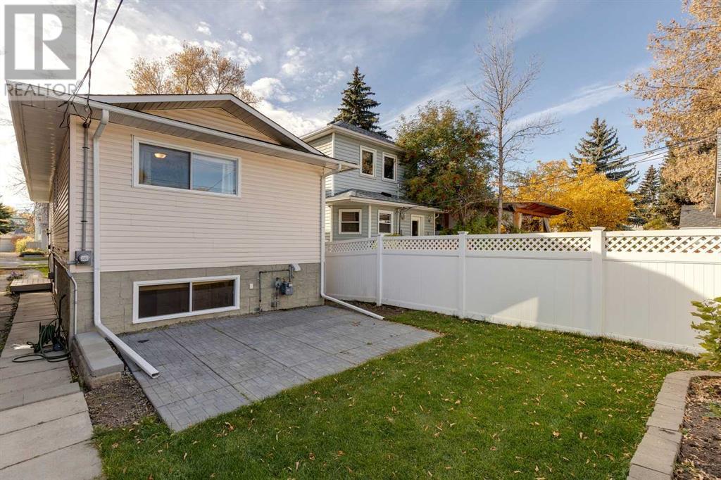 Single Family House Bi-level for Sale in   Avenue NW Tuxedo Park Calgary 