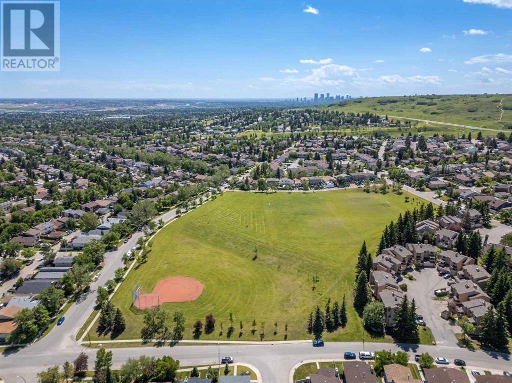 Single Family House 4 Level for Sale in  Sandpiper Road NW Sandstone Valley Calgary 