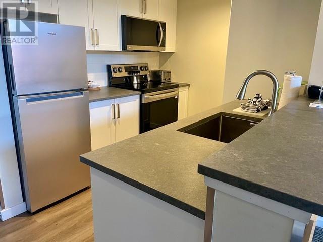304 wk 10-4338 MAIN STREET, Whistler