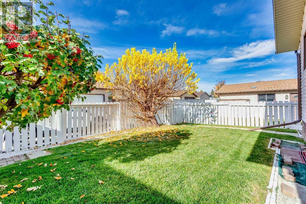 Single Family House Bungalow for Sale in  Templeridge Close NE Temple Calgary 