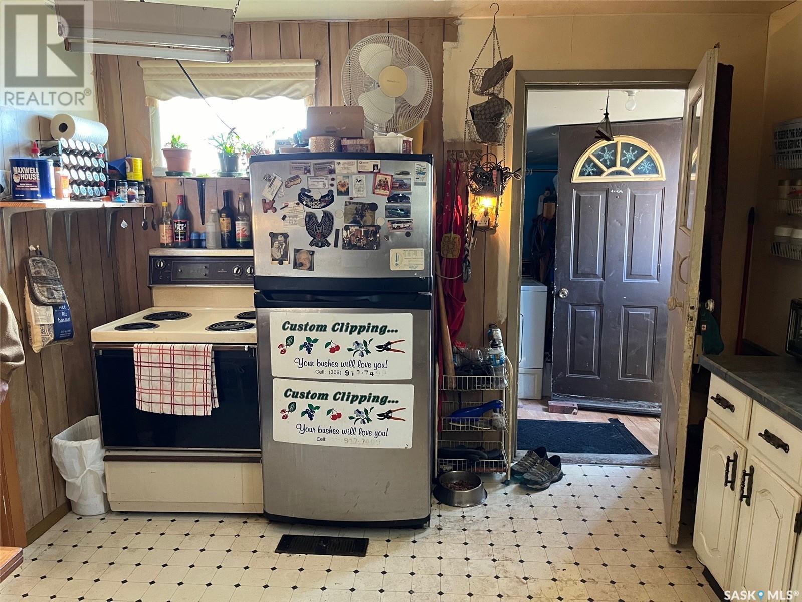Photo 8 of 202 3rd Avenue, Young SK