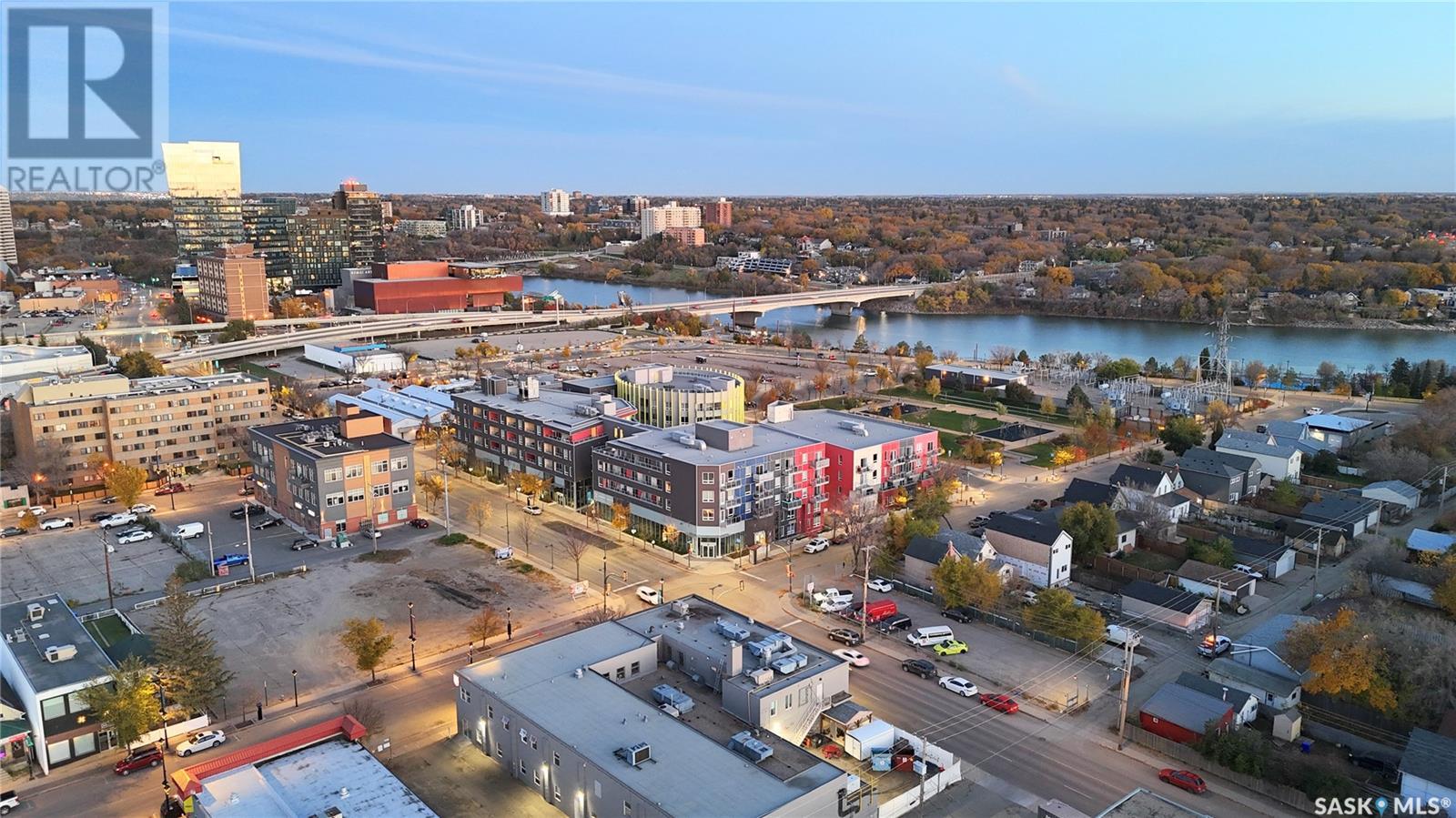 Photo 6 of 325 C Avenue S, Saskatoon SK