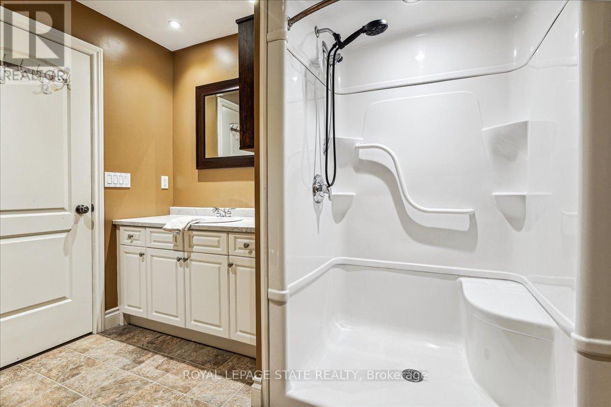 Photo 22 of 5117 Canborough Road, West Lincoln ON