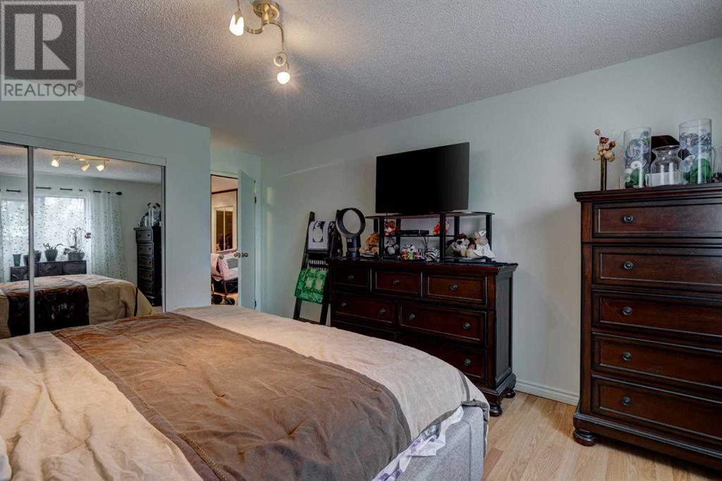 Single Family House for Sale in   Dover Point SE Dover Calgary 