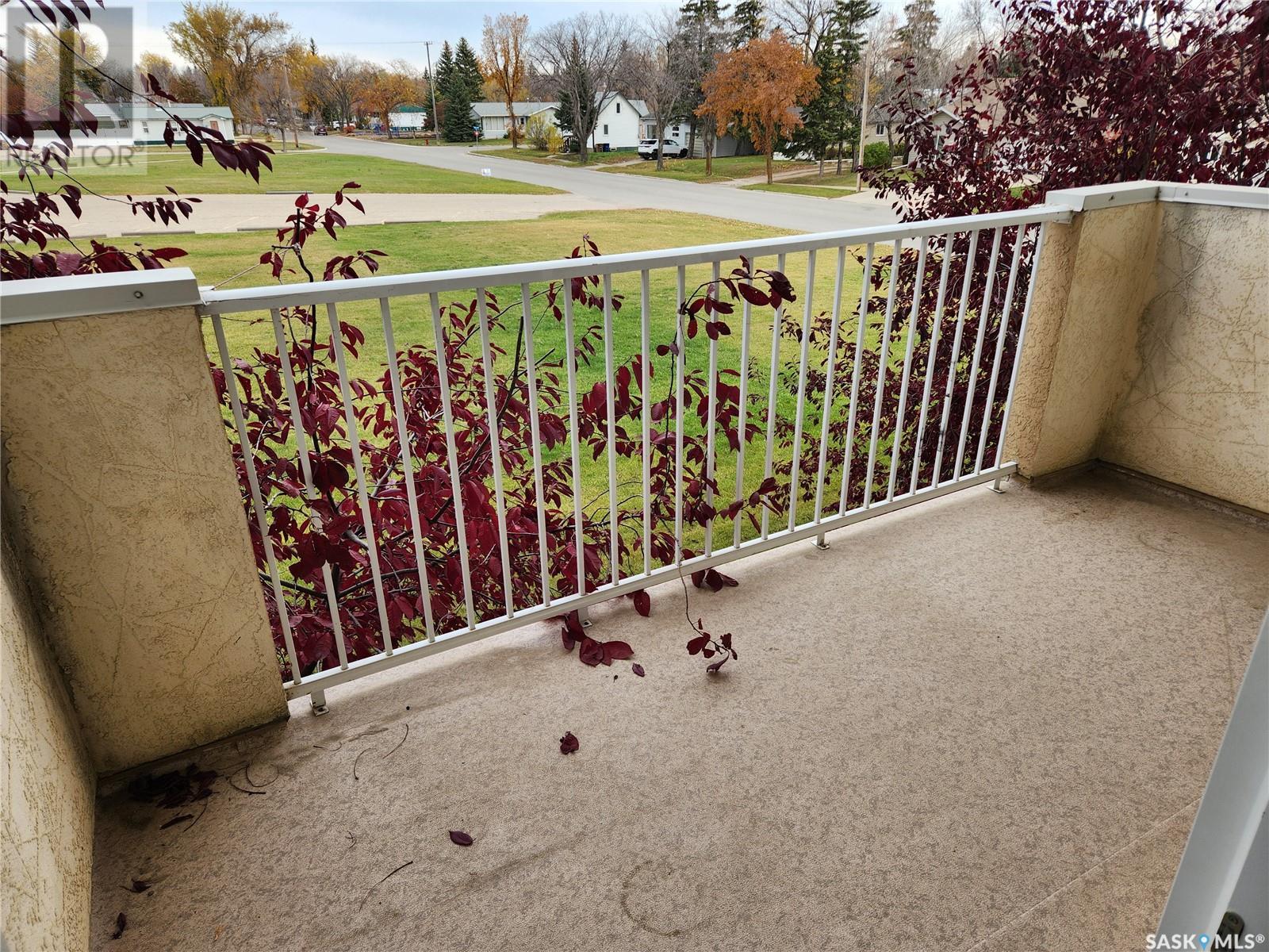 Photo 16 of 105 729 101st Avenue, Tisdale SK