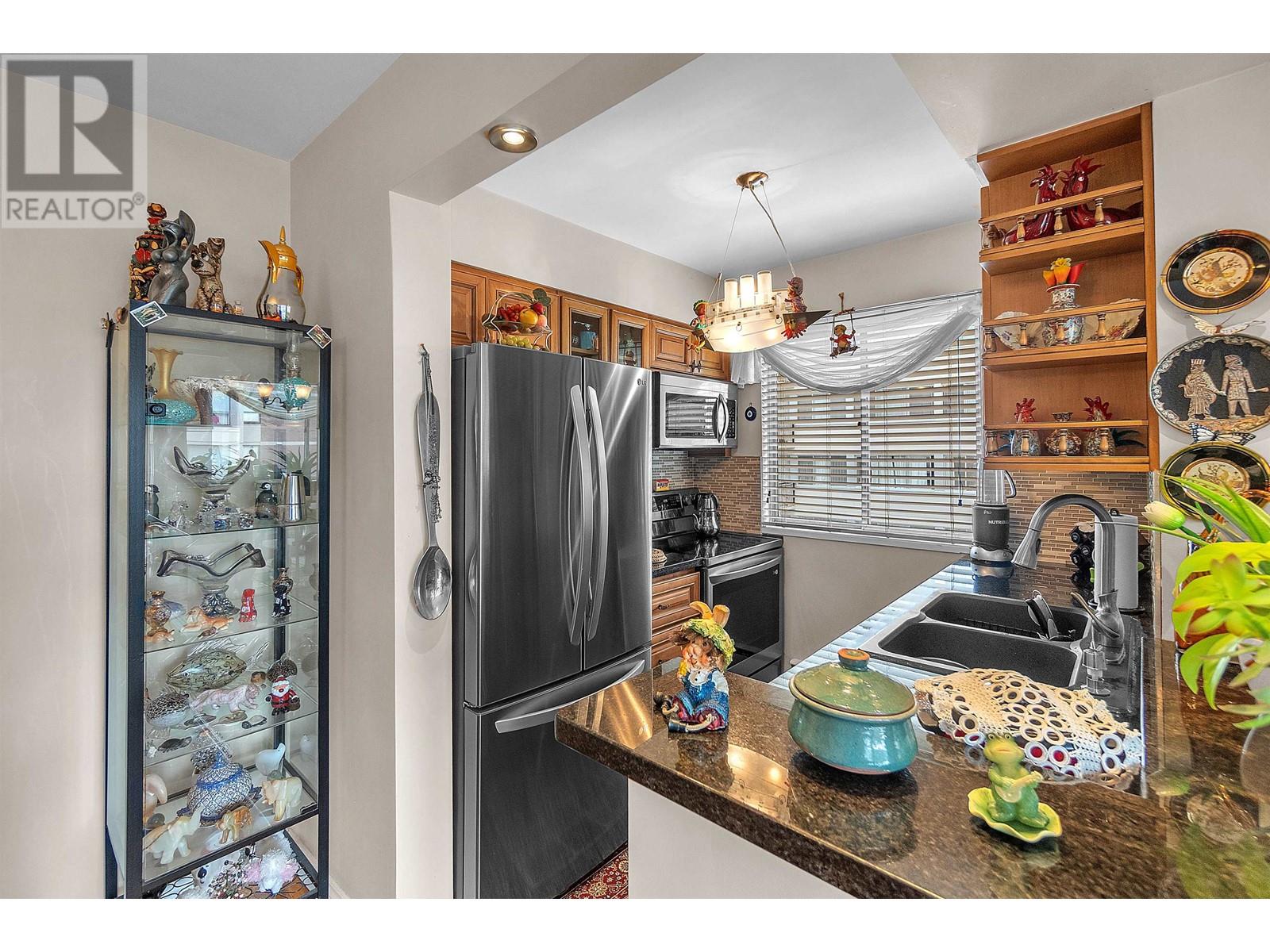306 1750 ESQUIMALT AVENUE, West Vancouver real estate listing R2937519