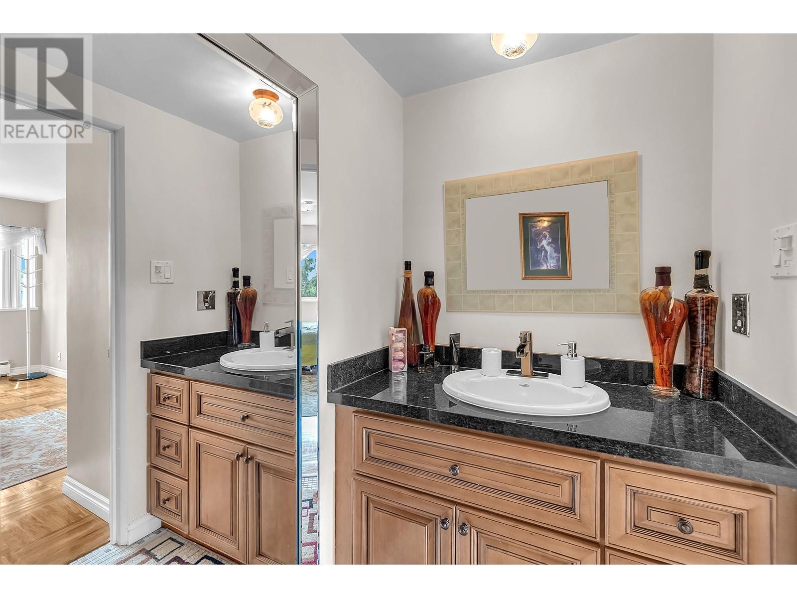 306 1750 ESQUIMALT AVENUE, West Vancouver real estate listing R2937519