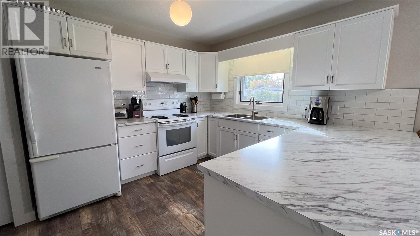 Photo 2 of 1409 3rd Avenue, Edam SK