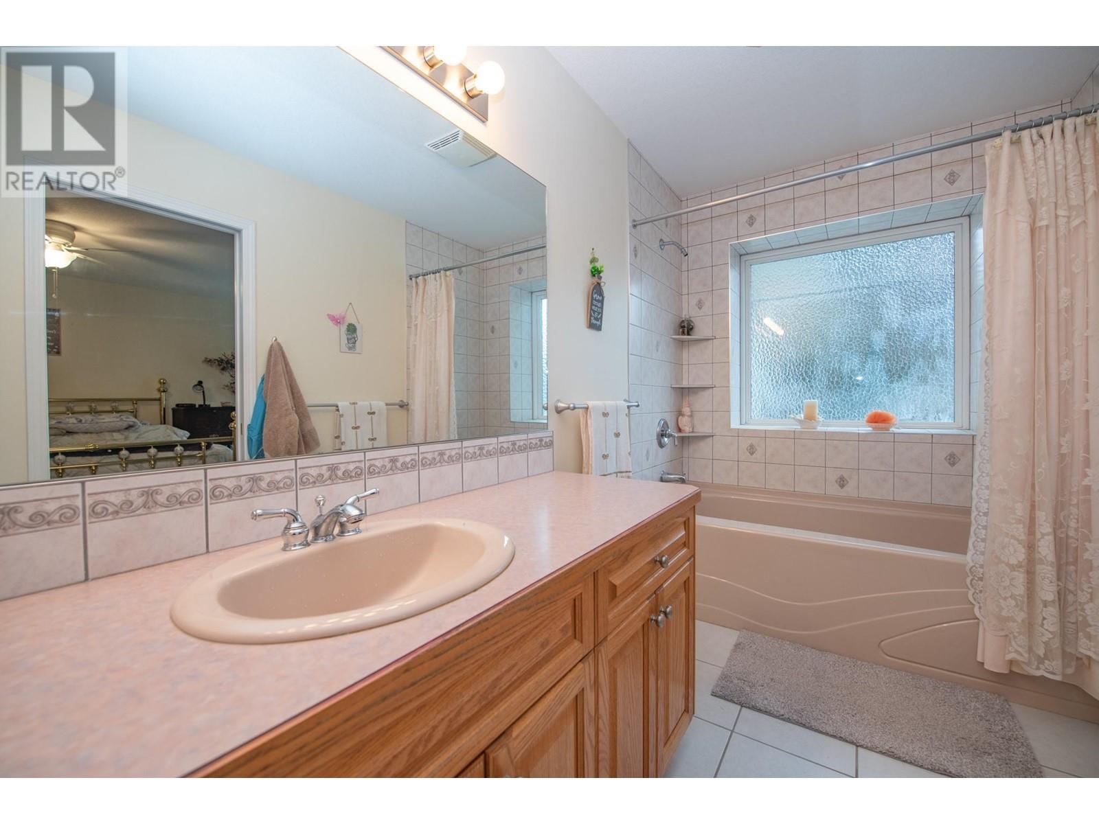 7706 Giles Drive, Coldstream