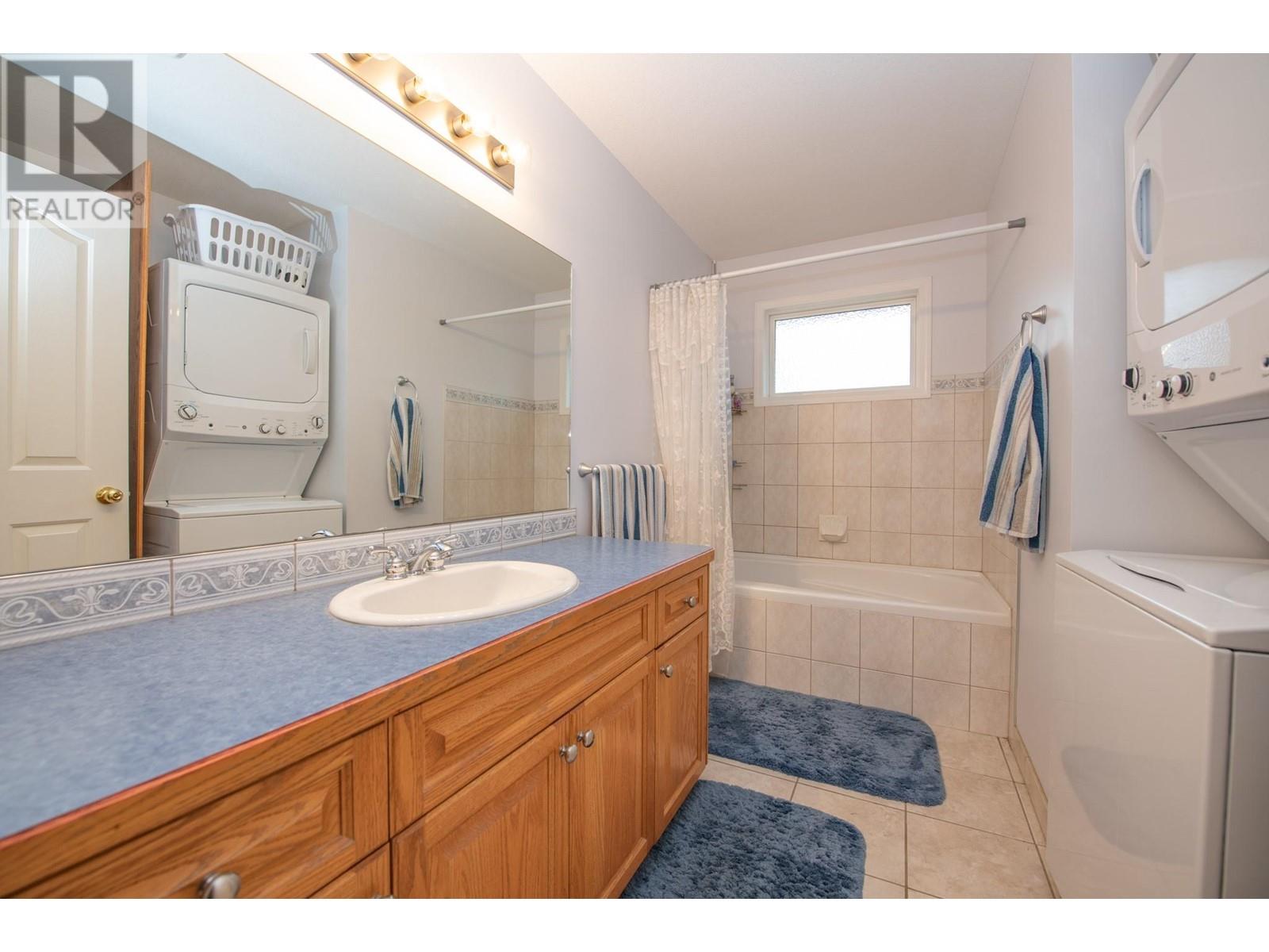7706 Giles Drive, Coldstream