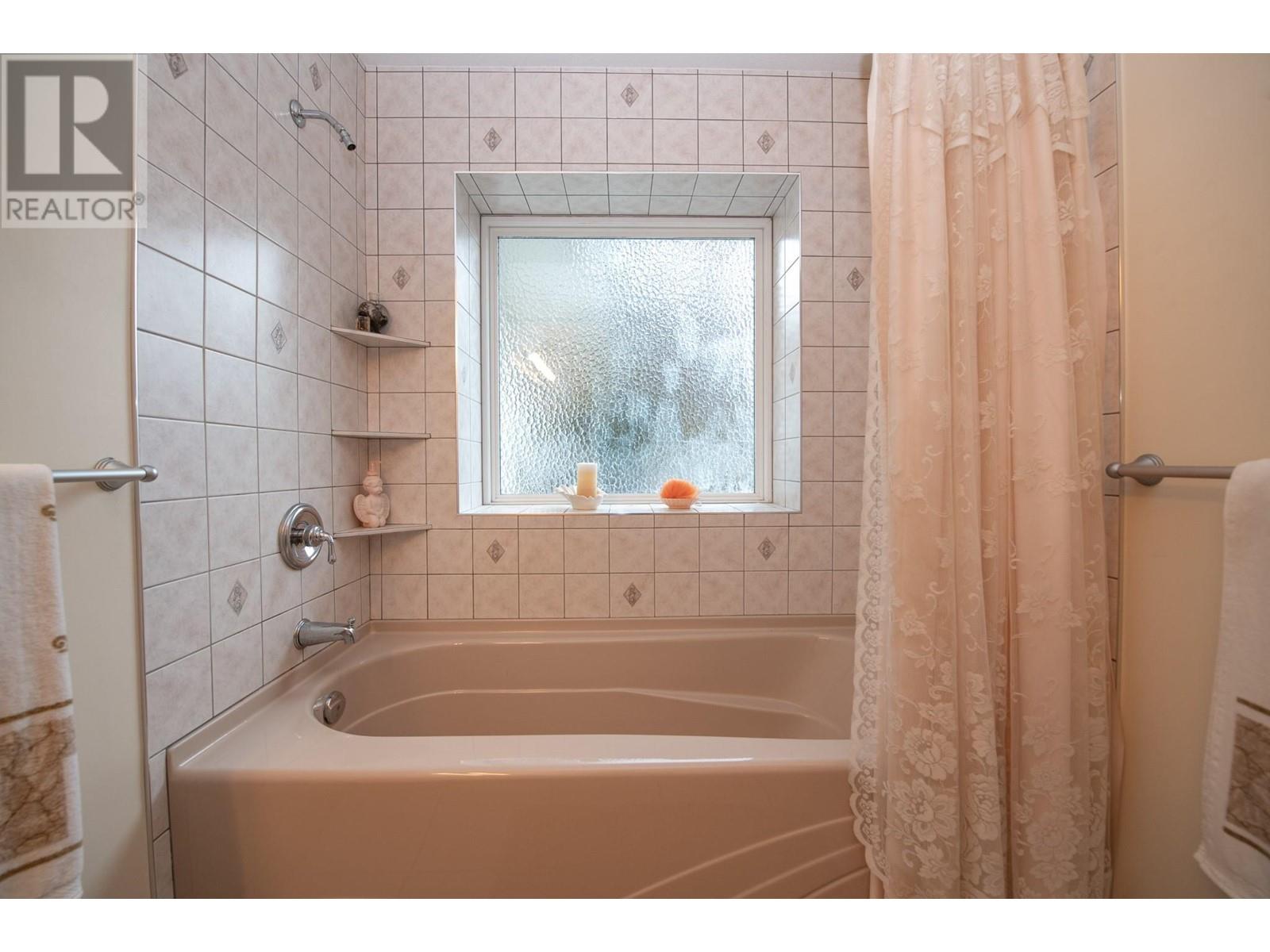 7706 Giles Drive, Coldstream