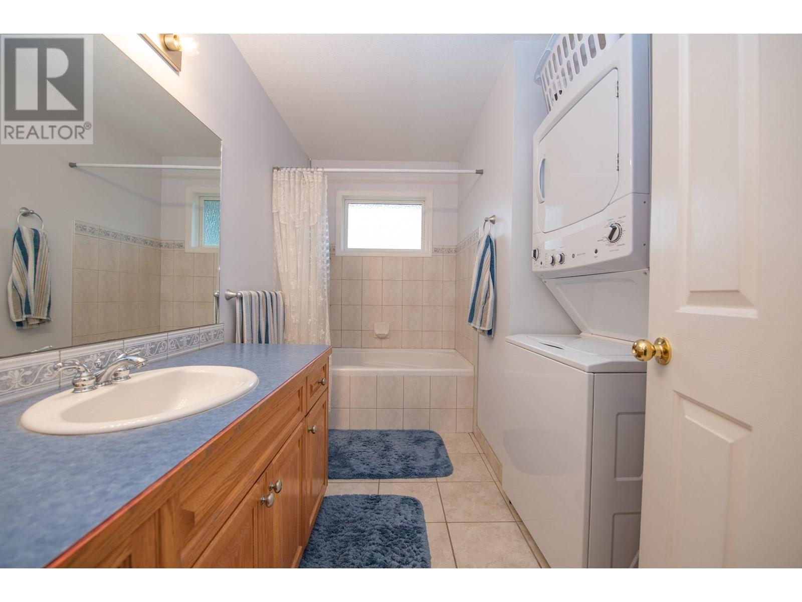 7706 Giles Drive, Coldstream