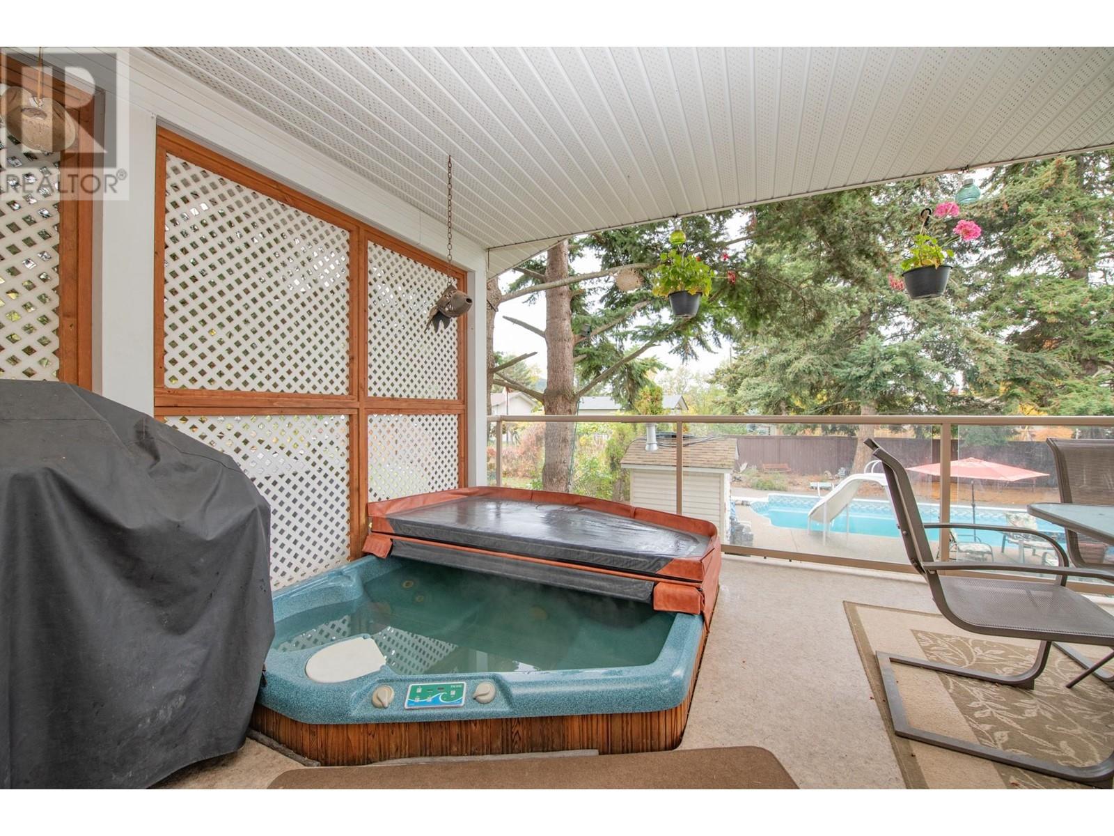 7706 Giles Drive, Coldstream