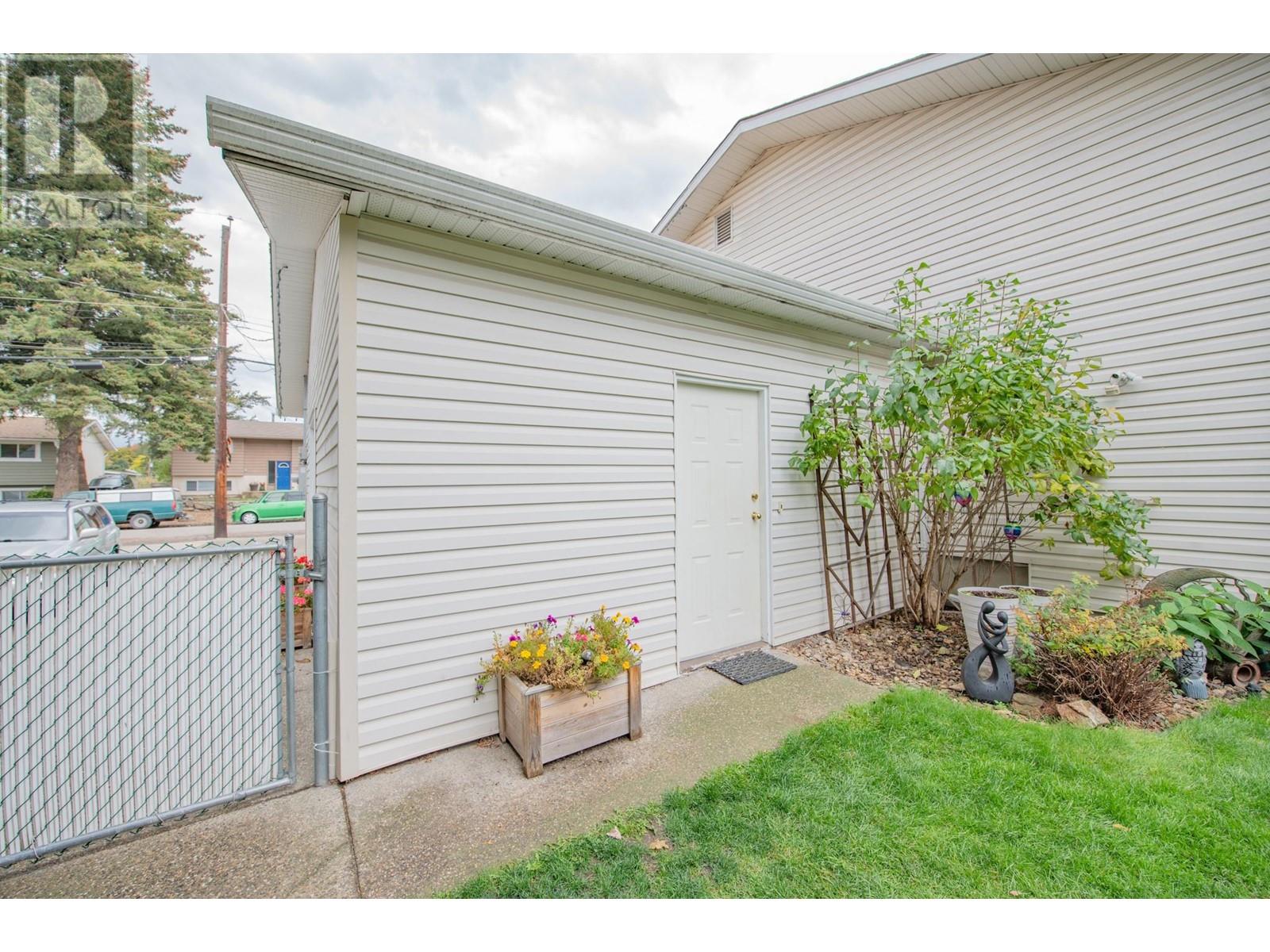 7706 Giles Drive, Coldstream