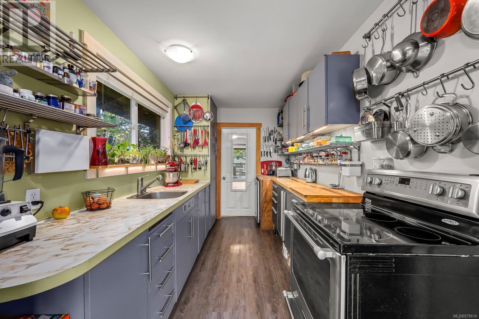 6979 Hills Rd, Port Alberni real estate listing 978614