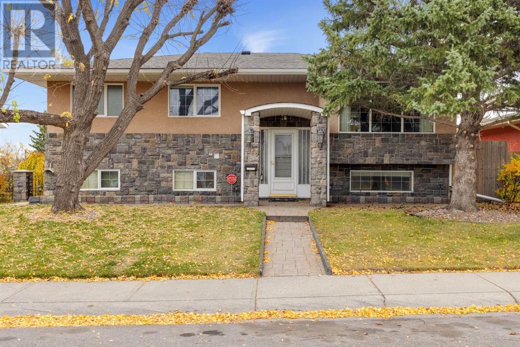 Single Family House Bi-level for Sale in  Hunterquay Hill NW Huntington Hills Calgary 