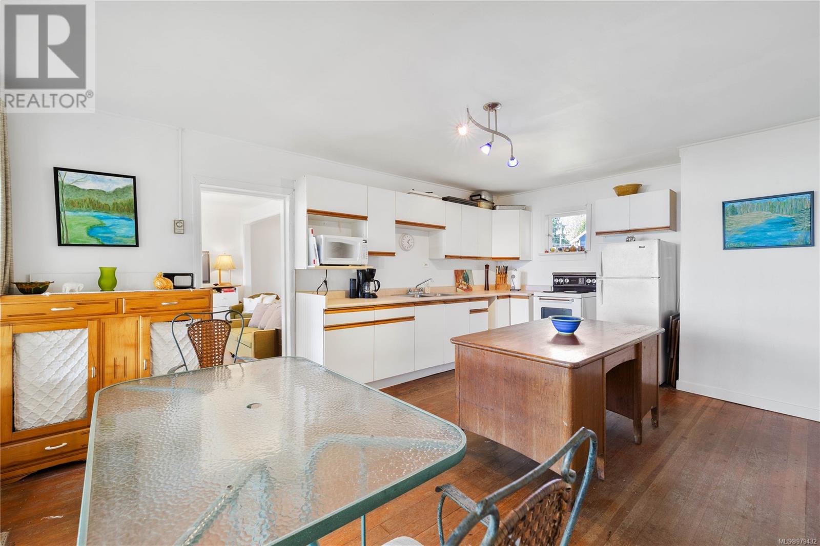 Photo 10 of 167 Fulford Ganges Rd, Salt Spring BC