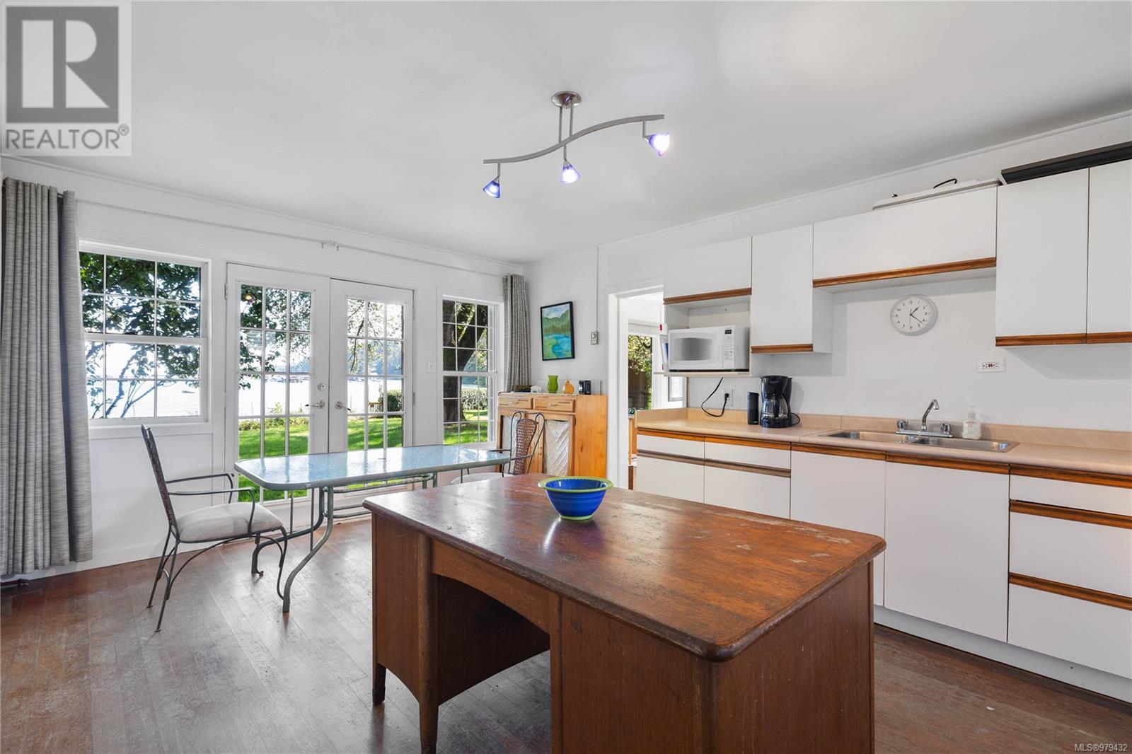 Photo 9 of 167 Fulford Ganges Rd, Salt Spring BC