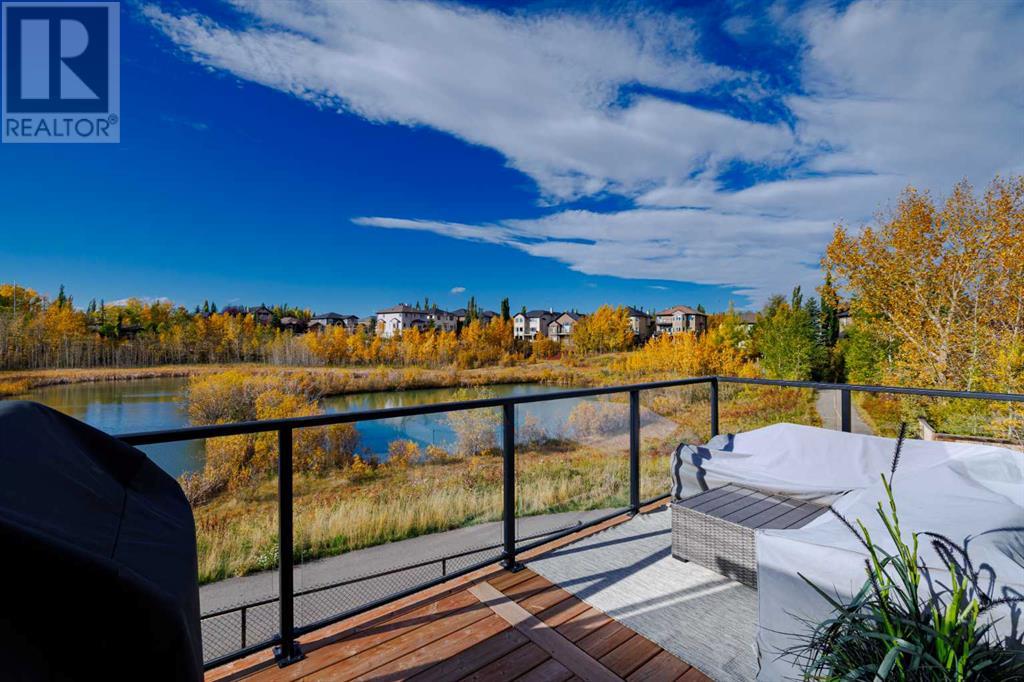 Single Family House for Sale in  Royal Elm Green NW Royal Oak Calgary 