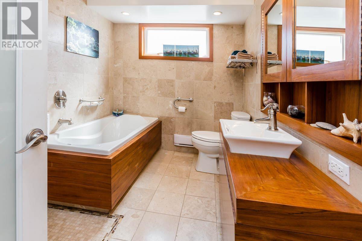 923 QUADLING AVENUE, Coquitlam real estate listing R2913889