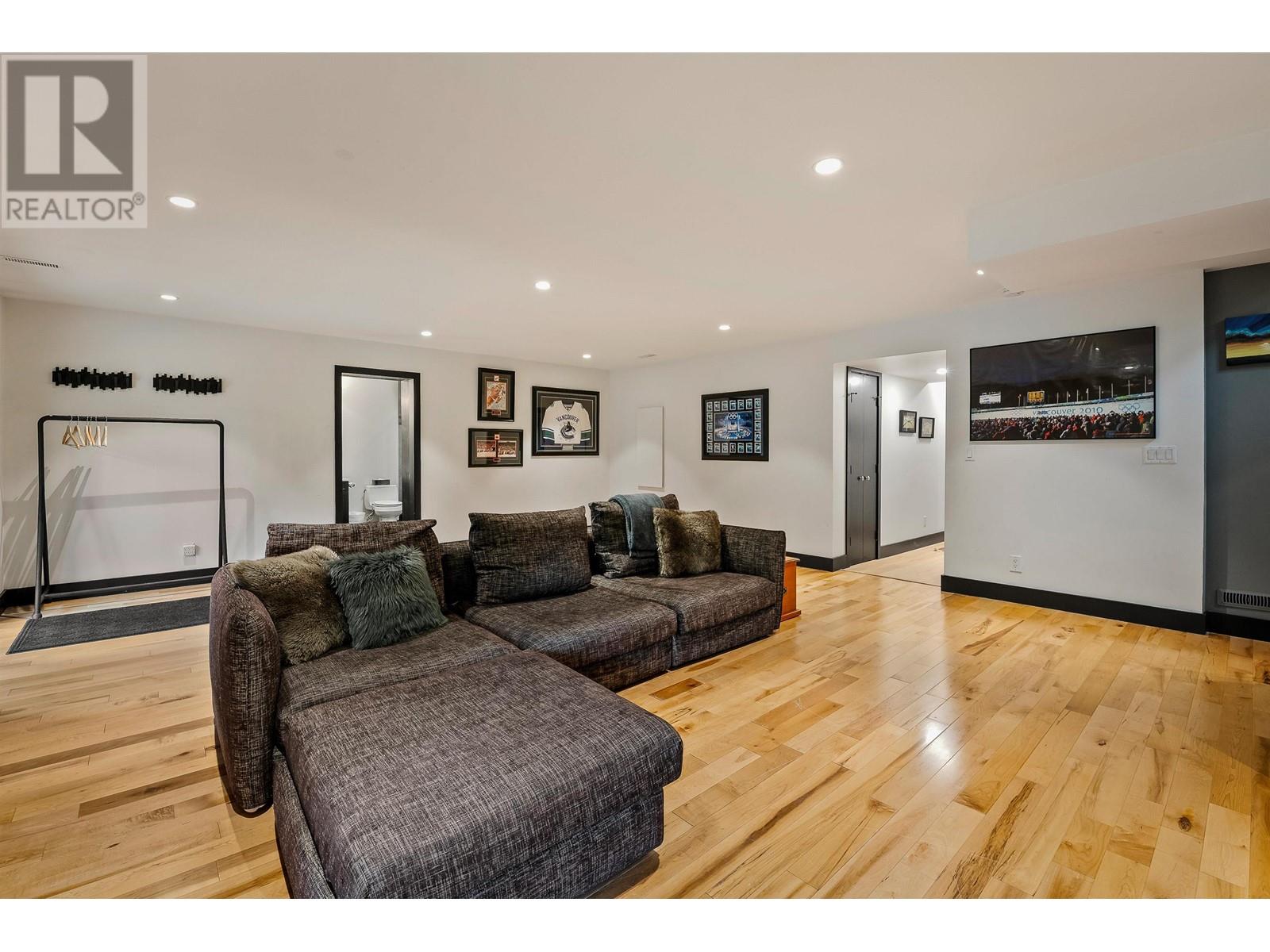 7098 NESTERS ROAD, Whistler real estate listing R2939418