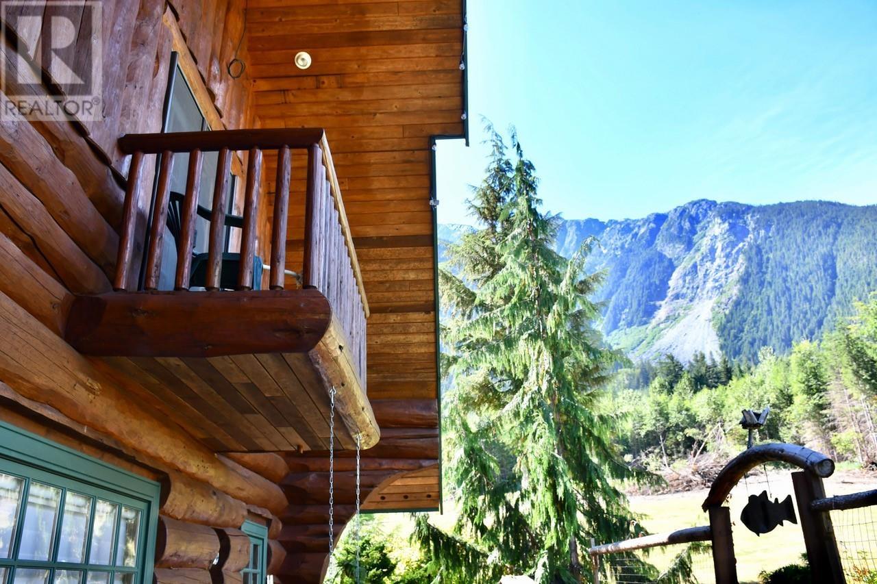 3531 MACKENZIE 20 HIGHWAY - 19