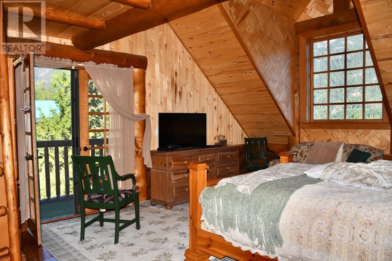 3531 MACKENZIE 20 HIGHWAY - 31