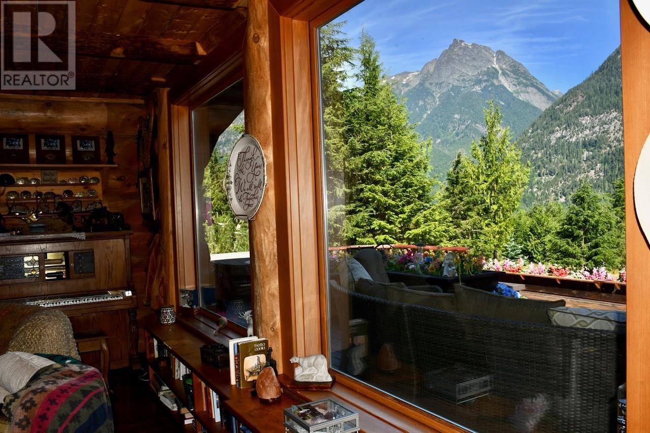 3531 MACKENZIE 20 HIGHWAY - 18