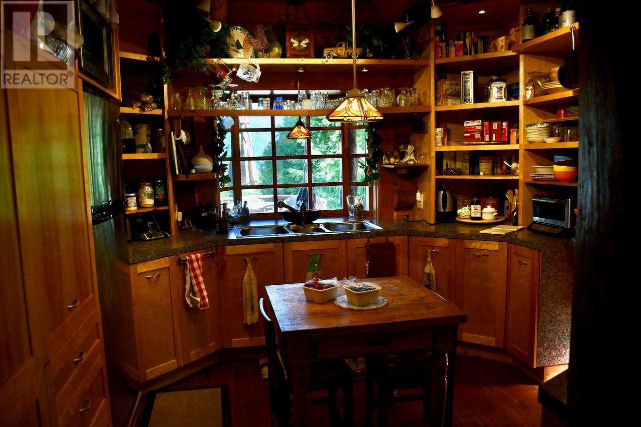 3531 MACKENZIE 20 HIGHWAY - 24