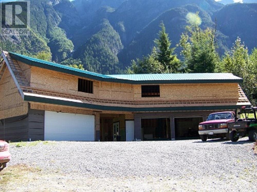3531 MACKENZIE 20 HIGHWAY - 40