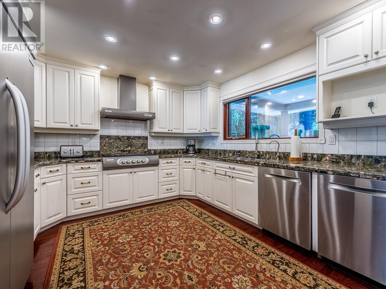 2736 THOMPSON Drive, Kamloops