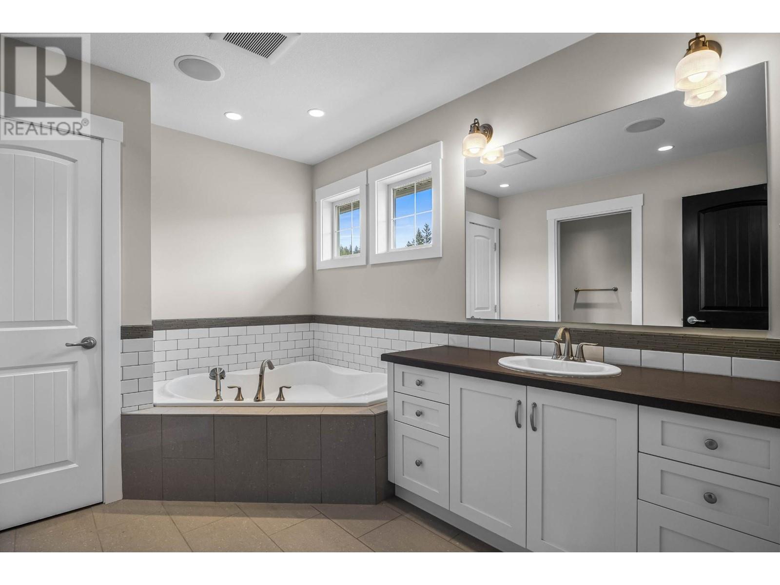 2600 KAML VERNON Highway, Kamloops