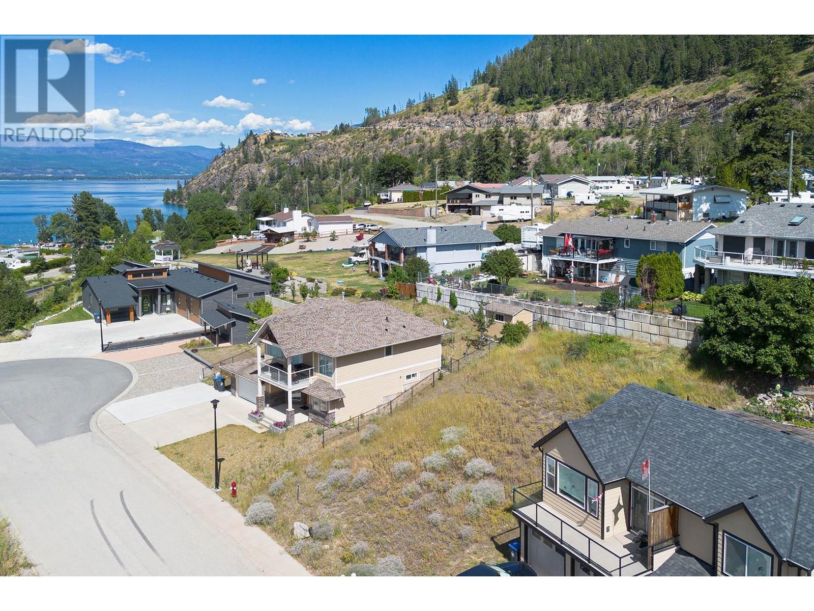 Photo 5 of 1249 Montgomery Place, Chase BC