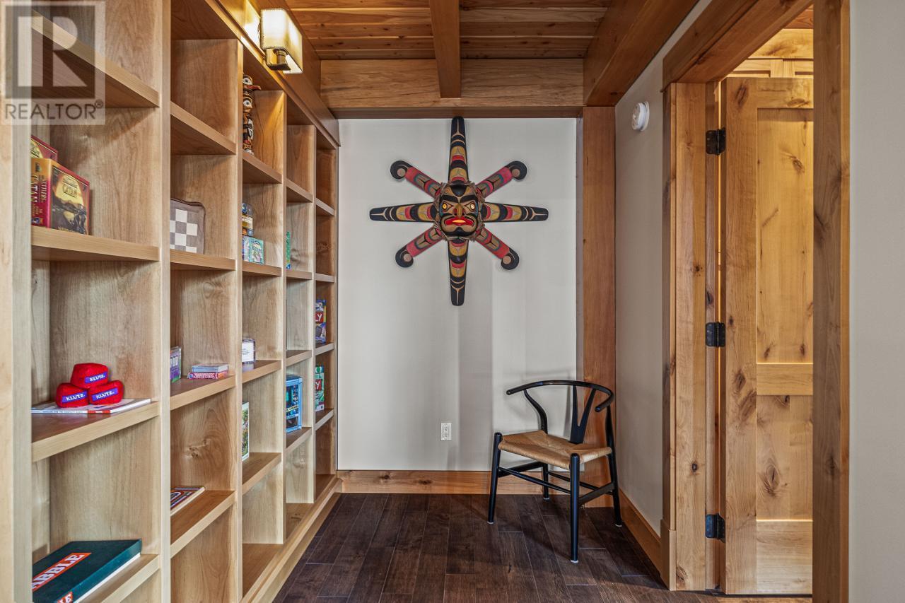1602 THOMPSON Crescent, Golden