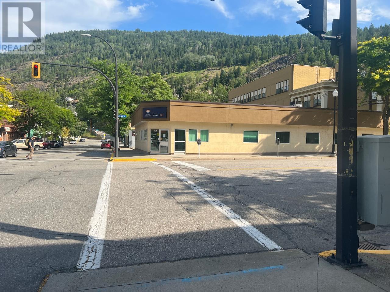 1463 BAY Avenue, Trail