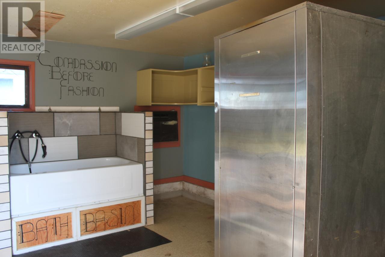  93 5TH  NW Avenue, Nakusp