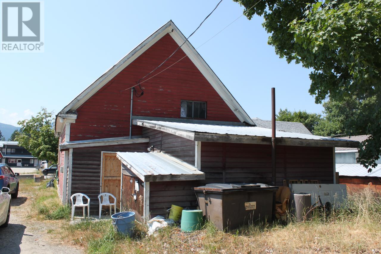  93 5TH  NW Avenue, Nakusp